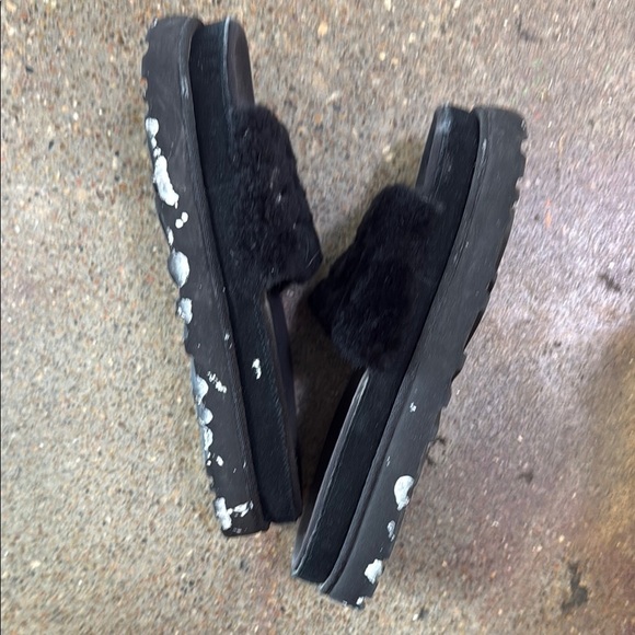 UGG Black Fuzzy Logo Slides - Picture 5 of 7